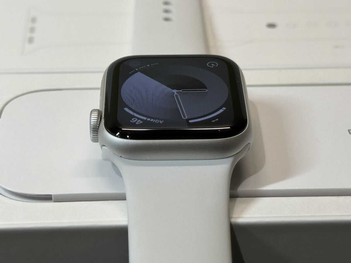 ☆即決 美品 初めての方もオススメ Apple Watch SE 40mm シルバーアルミニウム ホワイトスポーツ アップルウォッチ 536_画像5