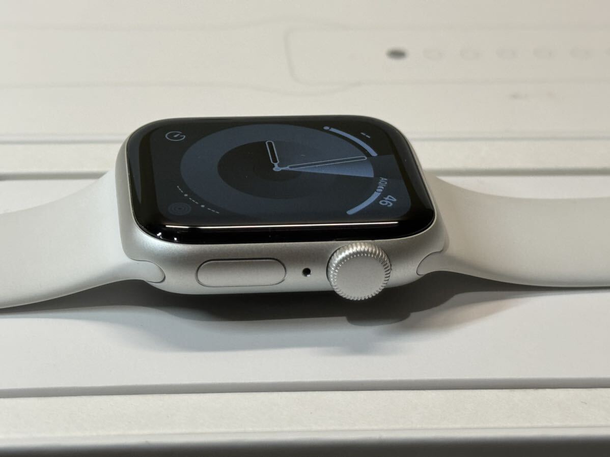 ☆即決 美品 初めての方もオススメ Apple Watch SE 40mm シルバーアルミニウム ホワイトスポーツ アップルウォッチ 536_画像4