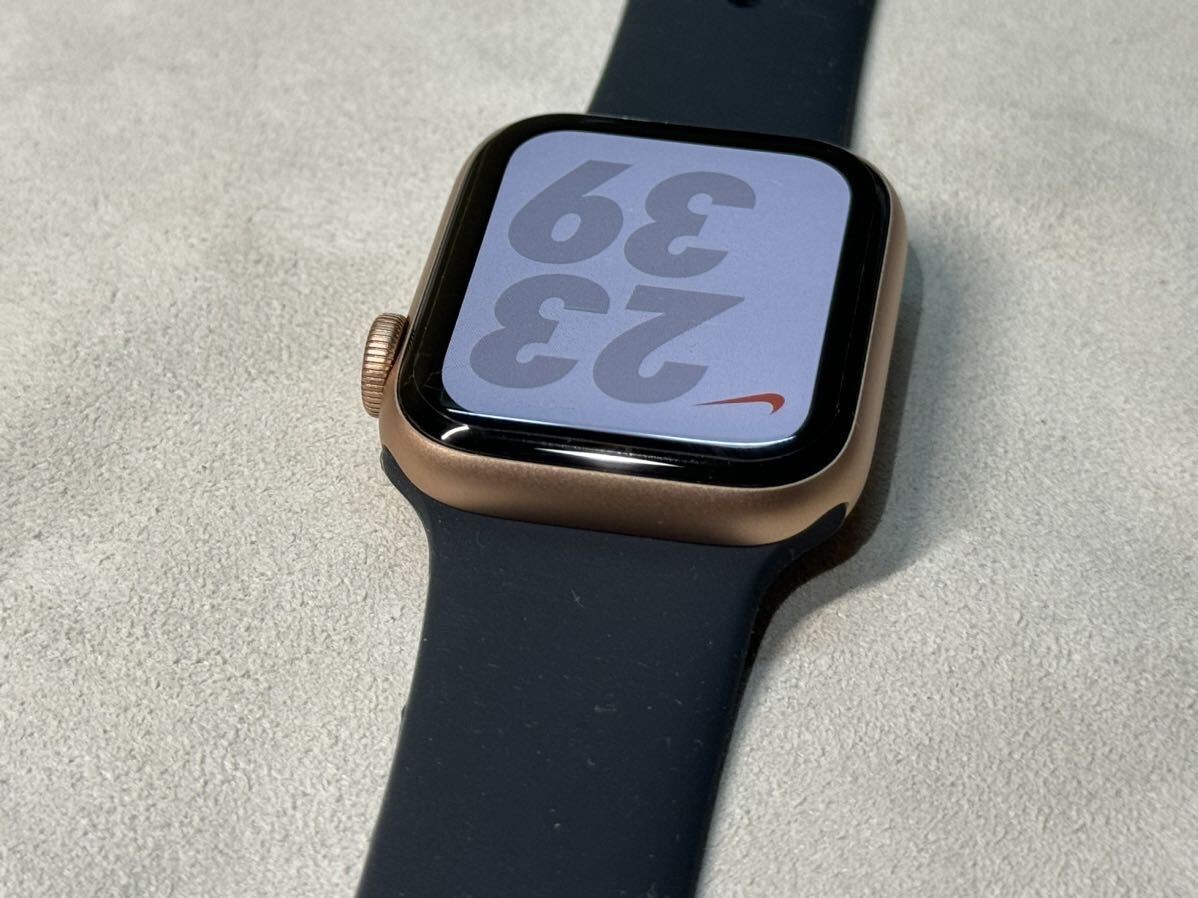 ☆即決 バッテリー良好 初めての方もオススメ Apple Watch SE 40mm ゴールドアルミニウム アップルウォッチ GPSモデル 587