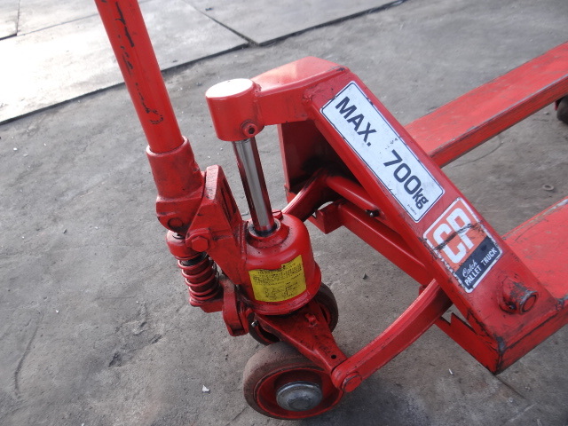 H2040　【 O.P.K 】PALLET TRUCK パレットトラック ハンドリフター 低床型 MAX700kg 業務用 工具 パレット移動 倉庫作業　動作確認済み_画像8