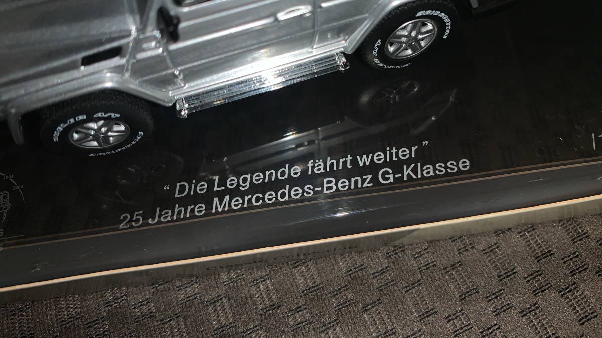 autoart製 1/43 Die Legende fahrt weiter 25 Jahre Mercedes-Benz G-Klasse メルセデスベンツ usedの画像5