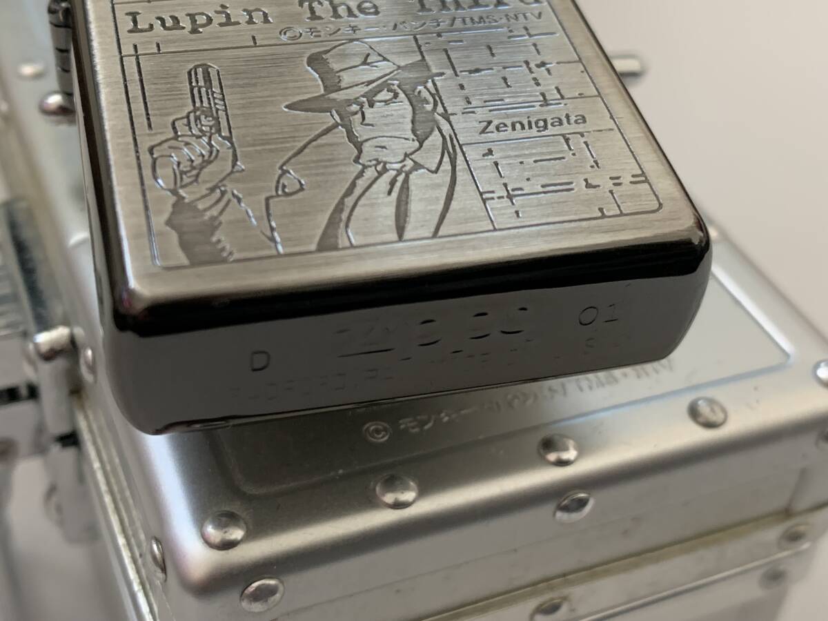 2001年　ルパンⅢ世 　金庫　ルパン&銭形　ZIPPO　未使用　保証書　外箱なし_画像3