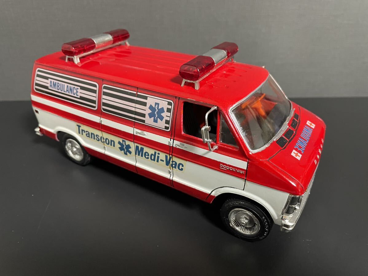 プラモデル完成品1/25 DODGE AMBULANCE ダッジバン救急車_画像2