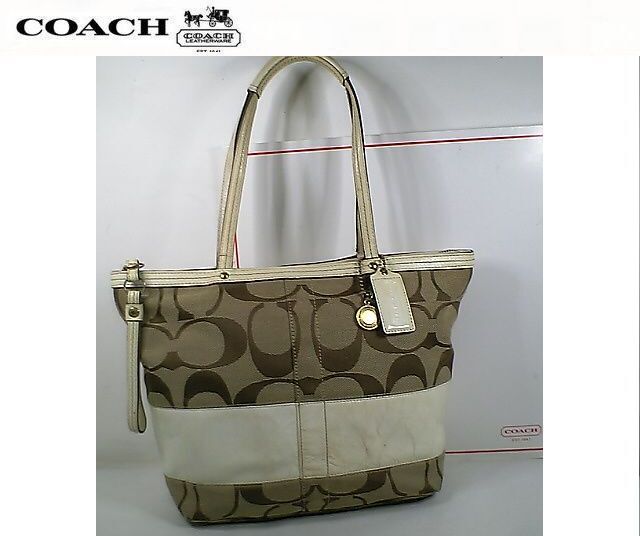 ★超美品！★ＣＯＡＣＨ　コーチ★定番！大人気♪シグネチャー柄ラージストライプトートバッグ■チャーム＆ＧＯＬＤ円形メタル付■本物■_画像1