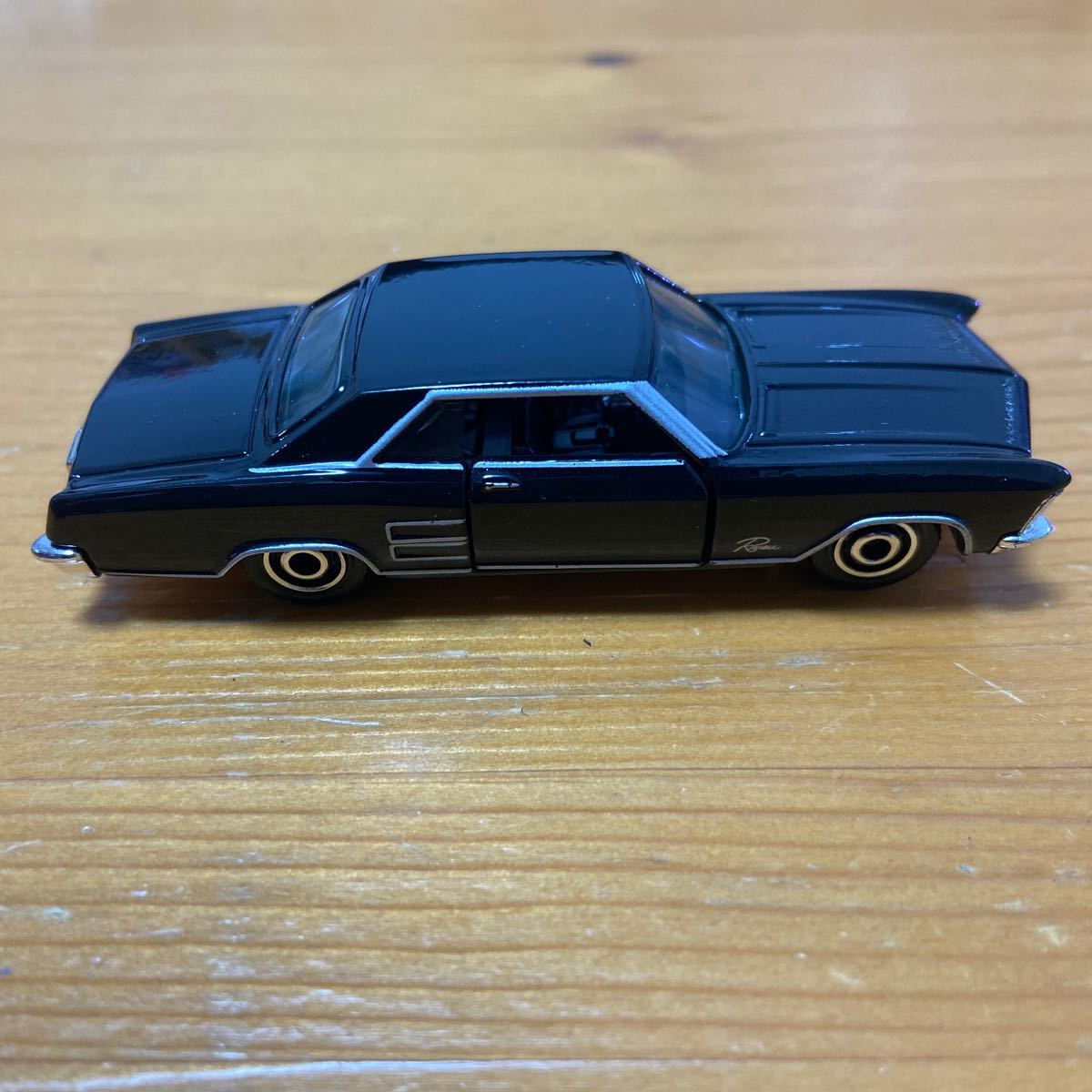 MATIHBOX 1964 Buick Riviera TM GM ミニカー ダイキャスト マッチボックス トミカサイズ_画像4