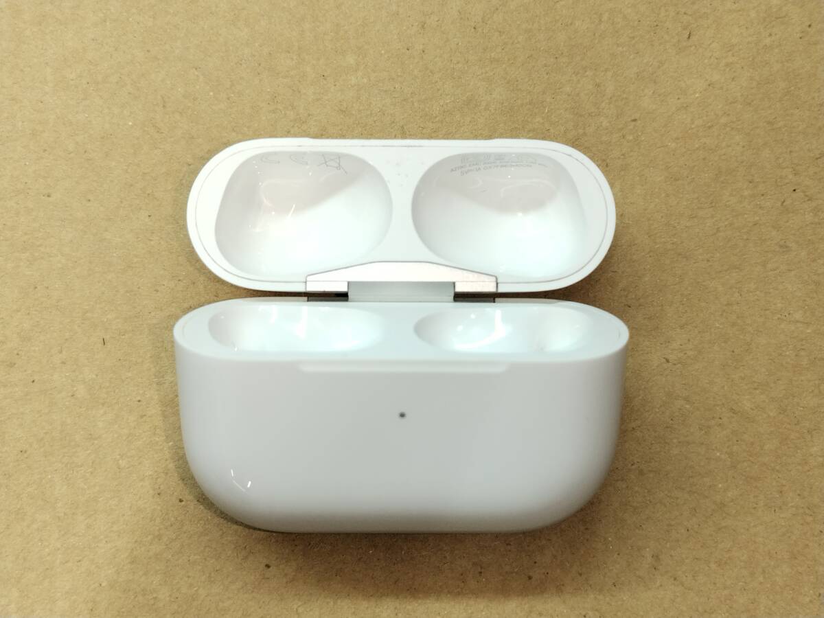 【USED】 P-① Apple 純正 Airpods Pro アップル エアーポッズ プロ 第1世代 充電ケース のみ A2190の画像4