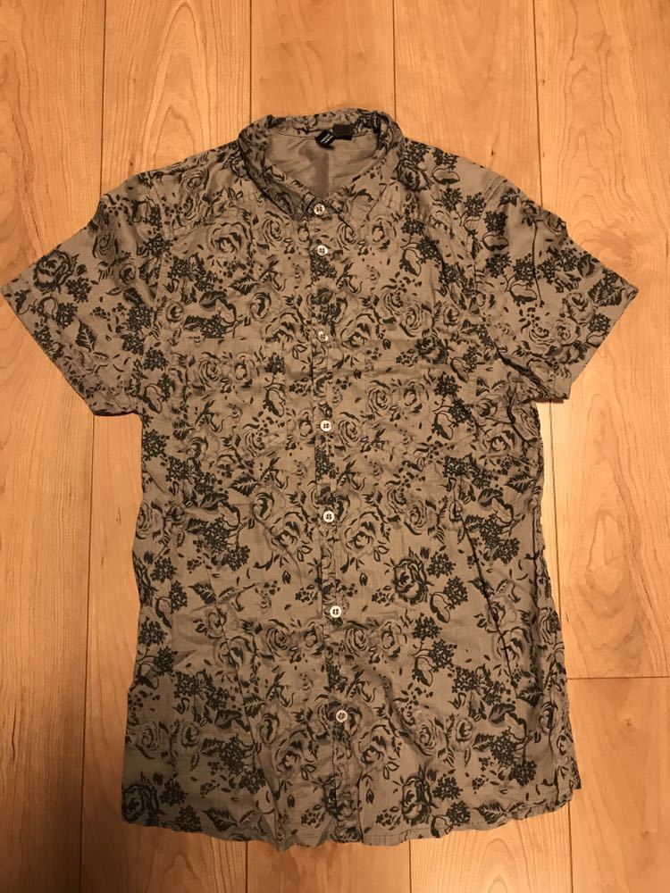 H&M H and M total pattern short sleeves shirt size details .. absolute size please verify 