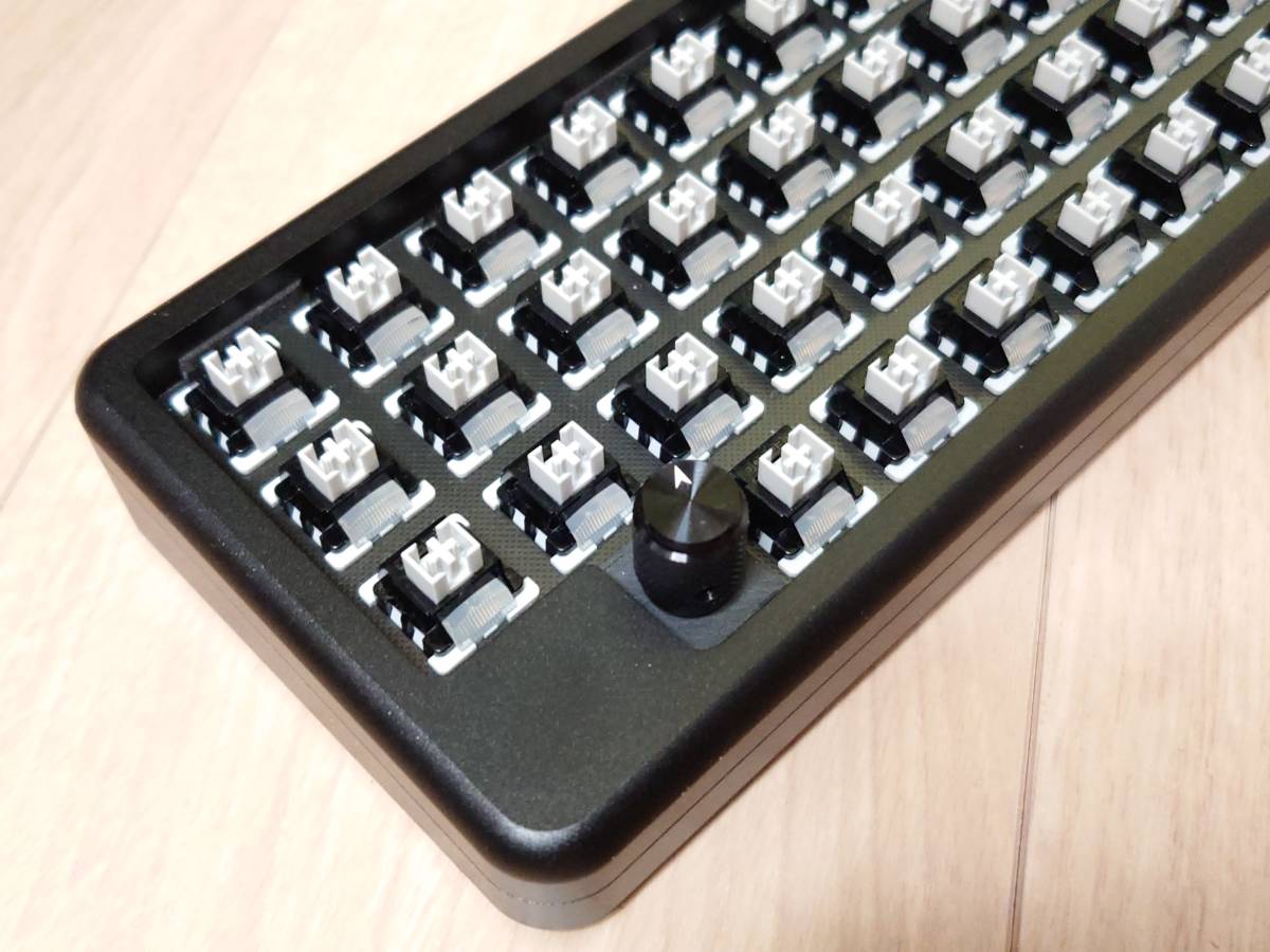 組立済み 格子配列の自作キーボード Trident44基板 + Poseidon 組立済み 格子配列の自作キーボード Trident44基板 + Poseidon