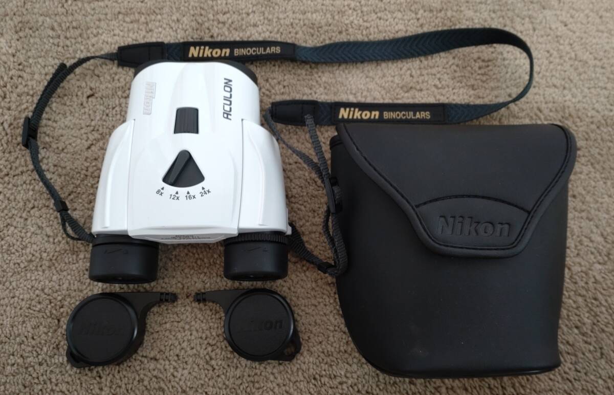 Nikon ズーム双眼鏡 アキュロンT11 8-24x25 ポロプリズム式 8-24倍25口径 ホワイト ACT11WH 観劇、スポーツ観戦、旅行に最適