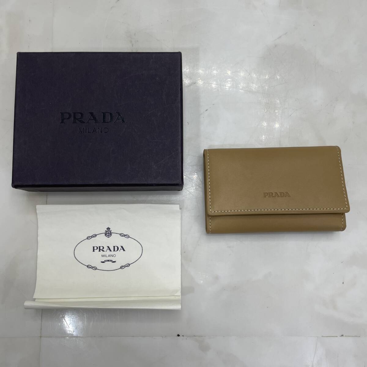 ♭R♭ beautiful goods PRADA Prada key case 6 ream box attaching beige leather key ring ♭J-240325
