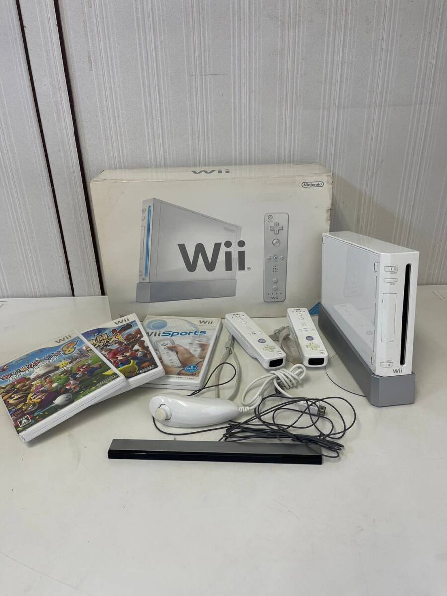 【動作確認済み！】Nintendo 任天堂 Wii　本体一式　リモコン２本 ソフト3本付き/SI6355-宅100_画像1