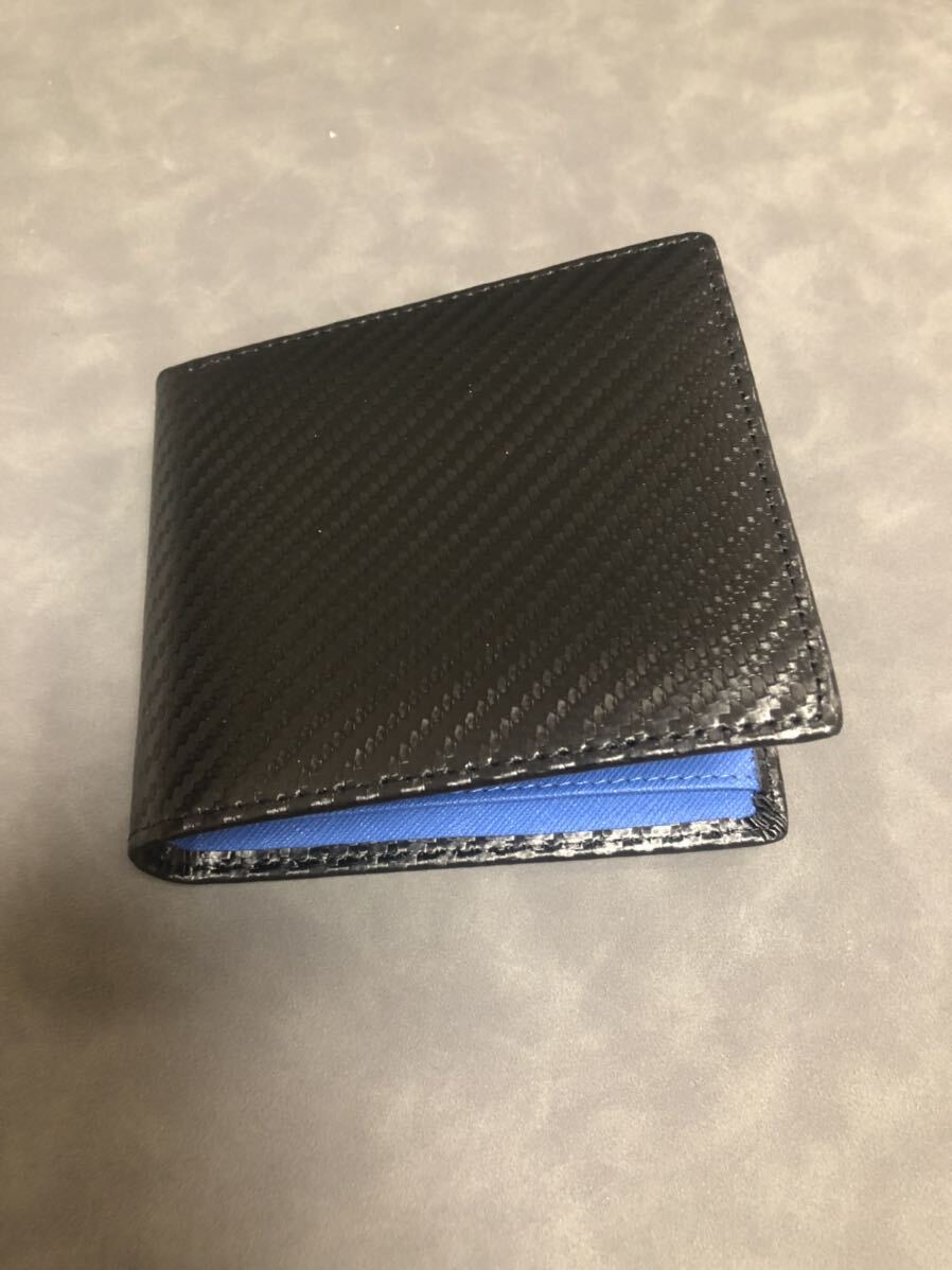 カーボンレザー財布 二つ折り 財布メンズ 大容量 カードたくさん入る 2つ折り ボックス型小銭入れ コンパクト 黒 ｘブルー_画像1