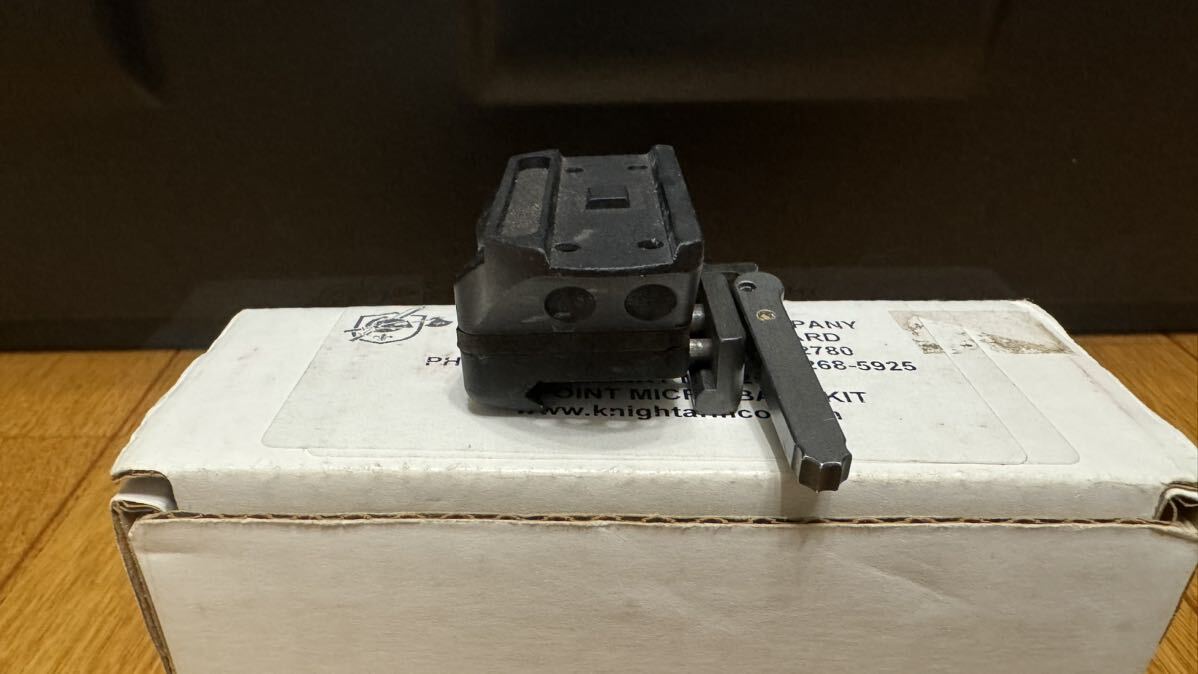 KAC Knight's Armament ナイツアーマメント 製 #25682 Aimpoint Micro Base Kit、Battery Cap その他付属品あり 中古_画像4