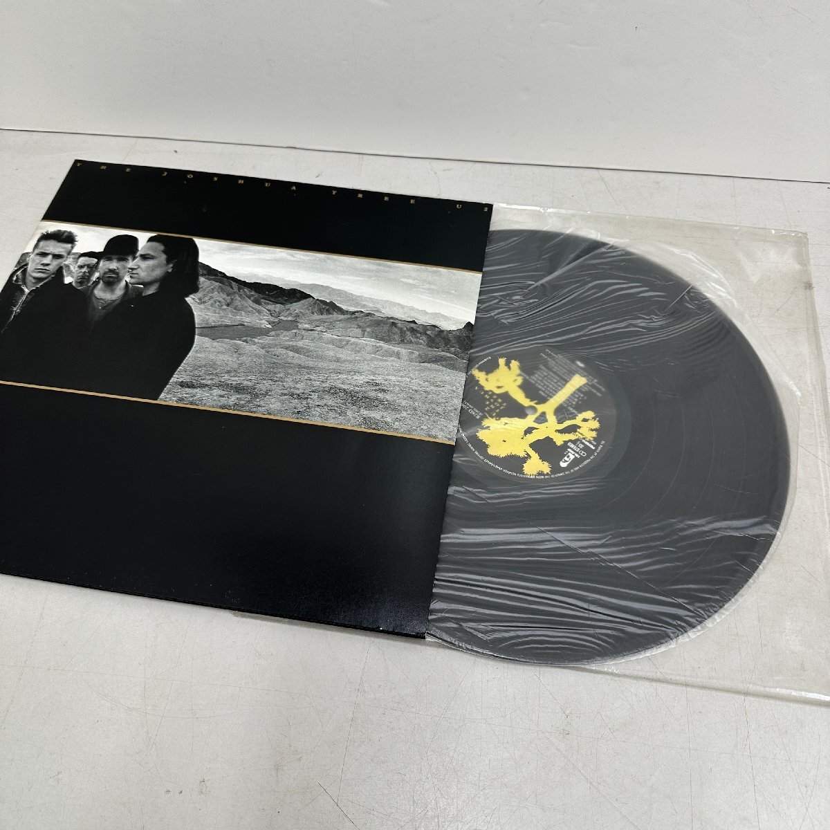 ●○[3] U2 The Joshua Tree ヨシュア・トゥリー LP 12インチ Island Records R28D-2066 洋楽ロック レコード 国内盤 06/031903s○●_画像3