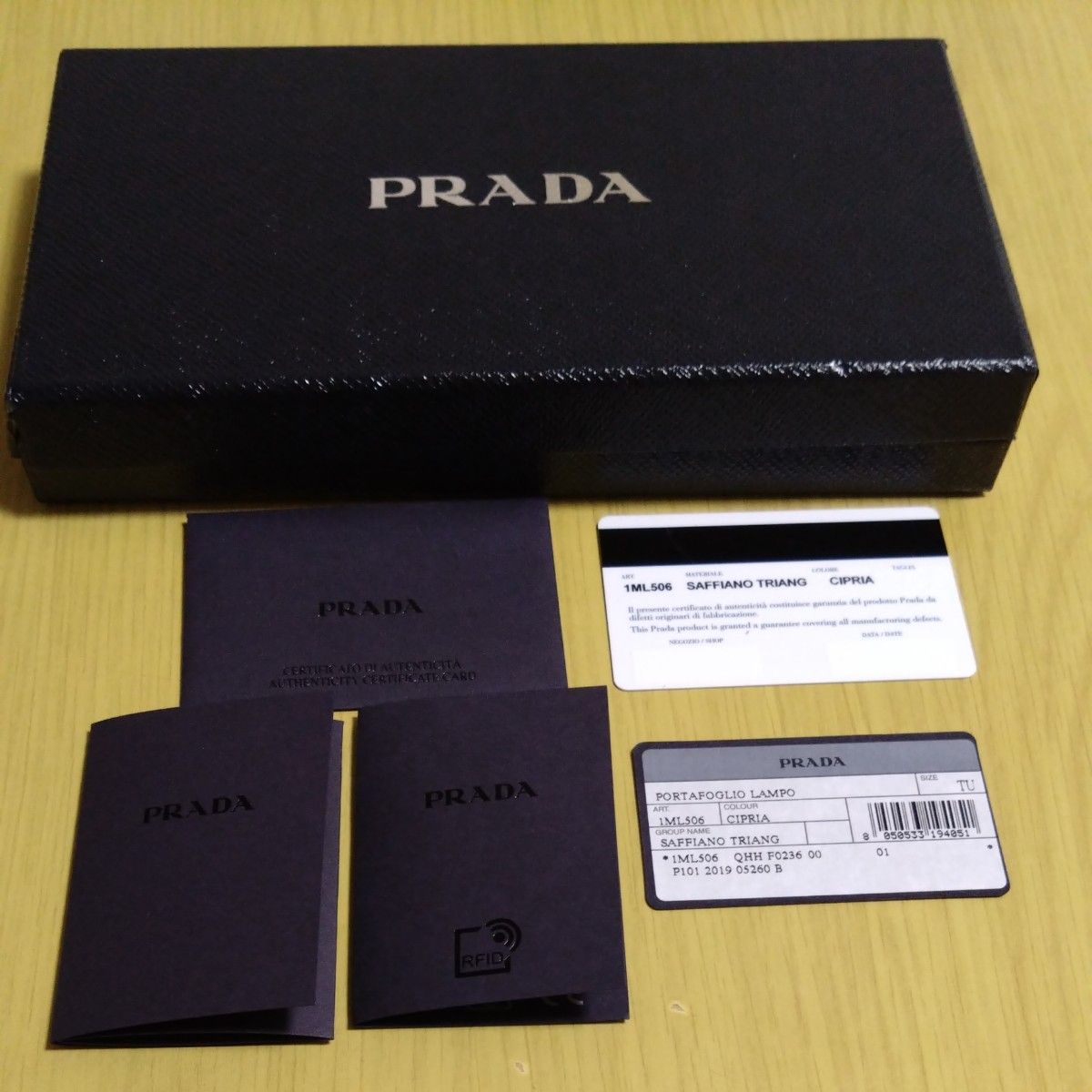 完備品 美品 プラダ PRADA サファーノレザー 三角ロゴ 長財布 ラウンドファスナー ジップ ピンクベージュ レディース 