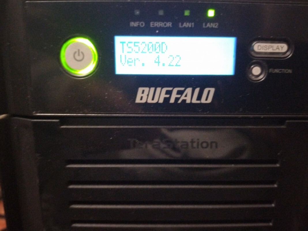 【中古】BUFFALO TeraStation/テラステーション TS5200DN 起動ディスク付電源ケーブル付、LED表示有、鍵オプション35_液晶の文字が読めます