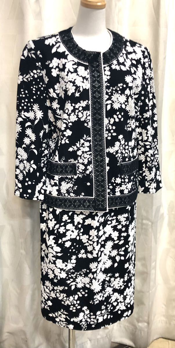 レオナール　セットアップ　スーツ　白黒　花柄　18680113_画像1