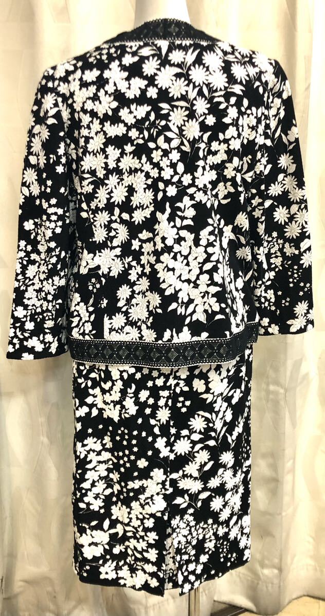 レオナール　セットアップ　スーツ　白黒　花柄　18680113_画像4