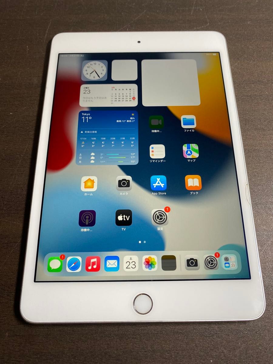 63763 iPad mini4世代　128GB シルバー　Wi-Fiモデル　中古品　※本体のみ