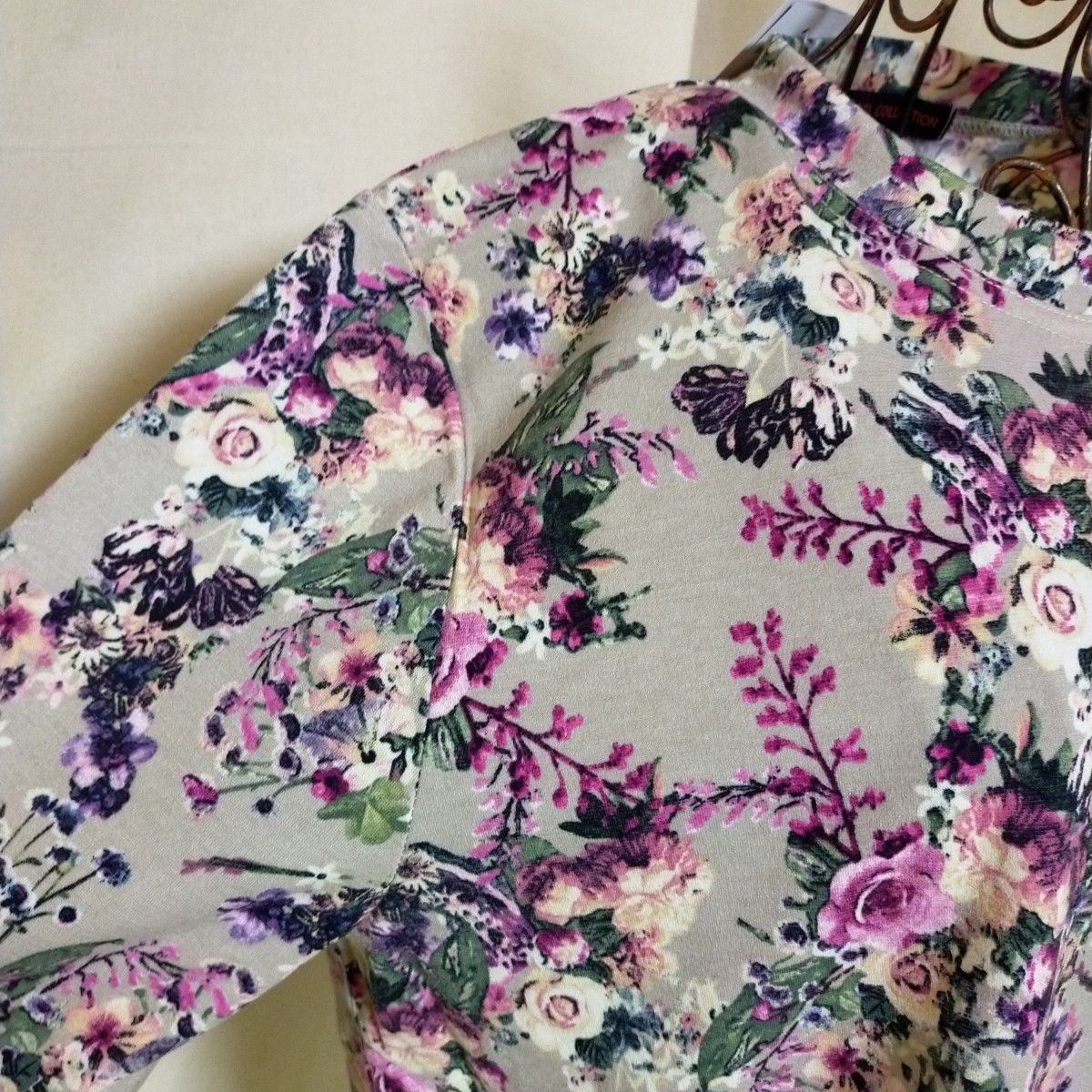 新品  花柄 レディースカットソー 婦人トップス 総柄 M Lサイズ 長袖