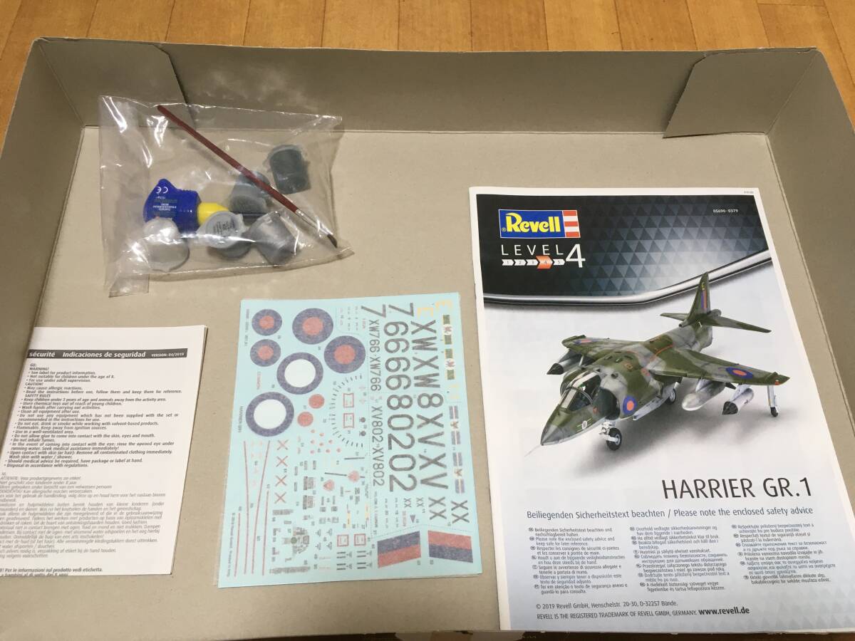 未組立 1/32 Revell HARRIER GR-1 50YEARS ドイツ レベル ホーカー ハリアー GR-1 50th アニバーサリー 05690_画像3