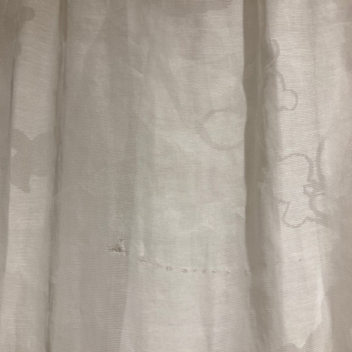 ニトリ レースカーテン 100㎝x133cm 2枚 アジャスター付 室内から程よく外が見える ラインフラワー 花 薄手 透け カーテン レースの画像4