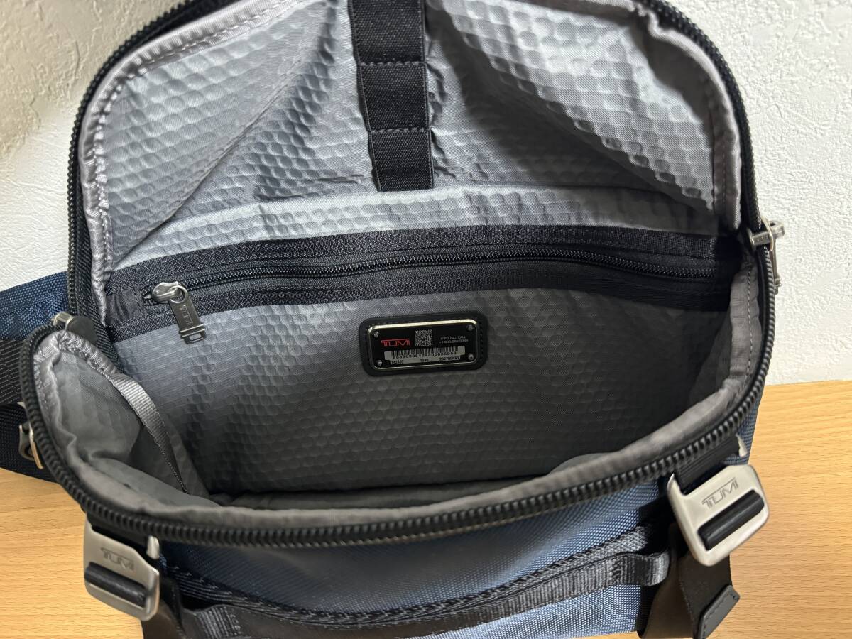 定価58300円●極美品●TUMI ALPHA BRAVO「プラトーン」232799NVY スリング ワンショルダーバッグ 正規品 ネイビー_画像7