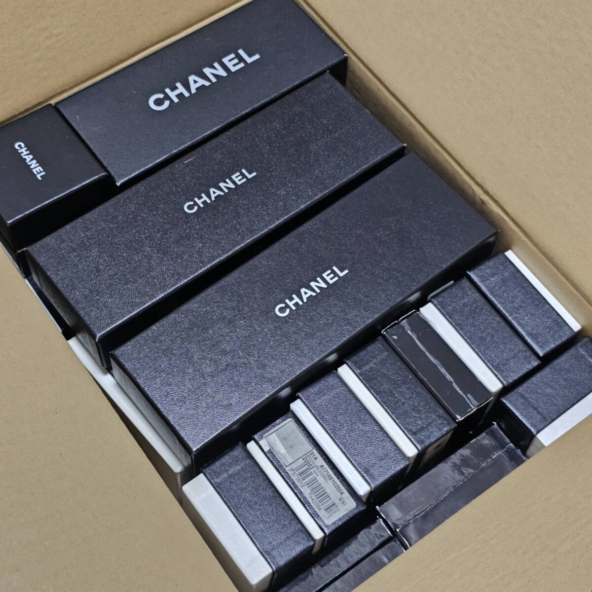 CHANEL 　シャネル　空箱　34個　イヤリング　ブローチ　ネックレス　小物用　おまとめ　セット　箱　空箱　BOX　状態良好_画像9