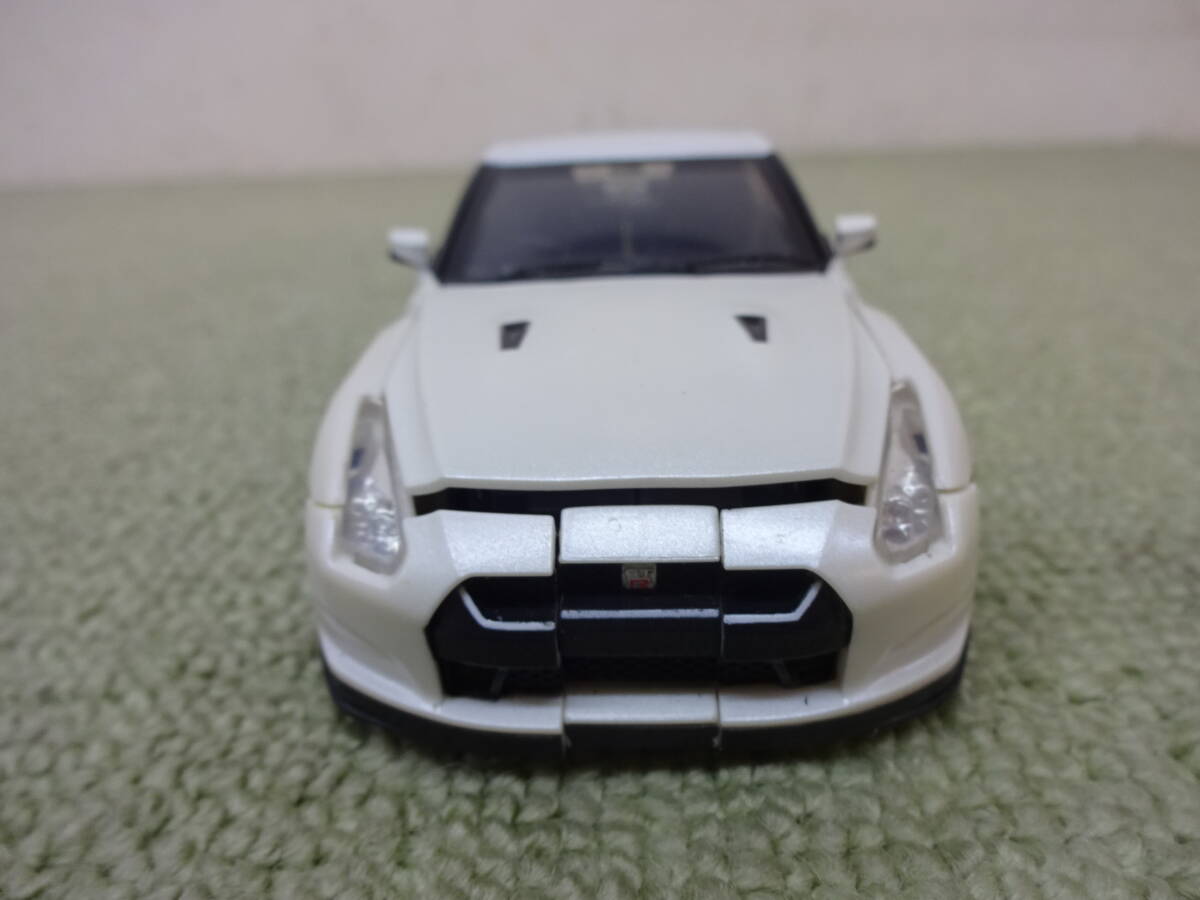 091-G36) 現状品 トランスフォーマー オルタニティ 1/32 Nissan GT-R ウルトラマグナス ブリリアントホワイトパール タカラトミー_画像3