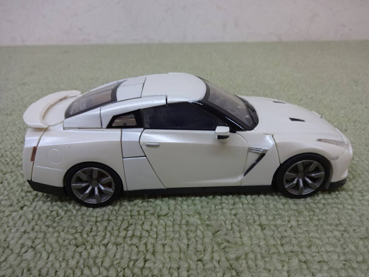 091-G36) 現状品 トランスフォーマー オルタニティ 1/32 Nissan GT-R ウルトラマグナス ブリリアントホワイトパール タカラトミー_画像6