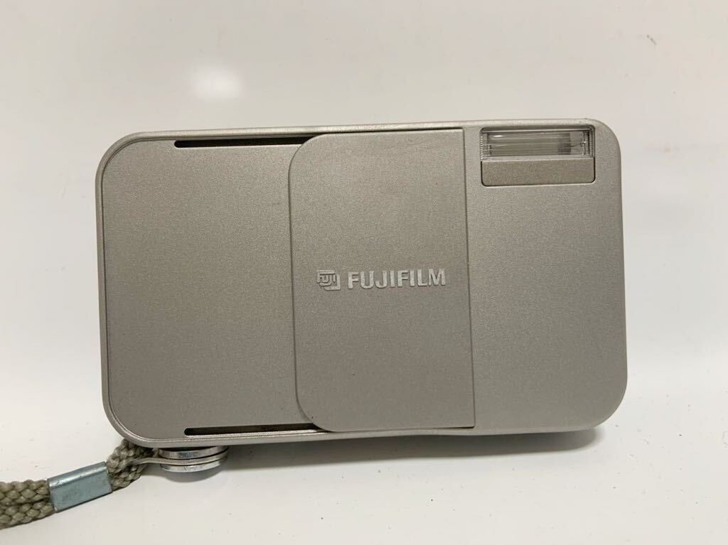 FUJIFILM 富士フィルム CARDIA mini TIARA コンパクト フィルム カメラ ストラップ付 動作確認 現状ジャンク 1264f2400の画像3