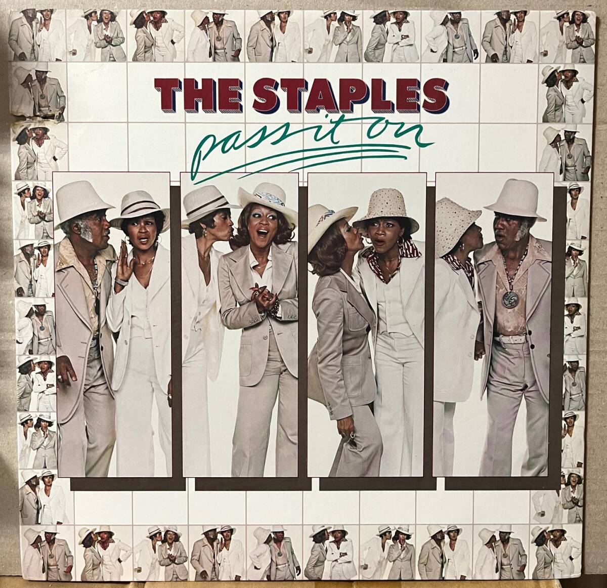 盤良好 The Staples Pass It On LP US、カット盤 Curtis Mayfield ソウル名盤 BS2945_画像1