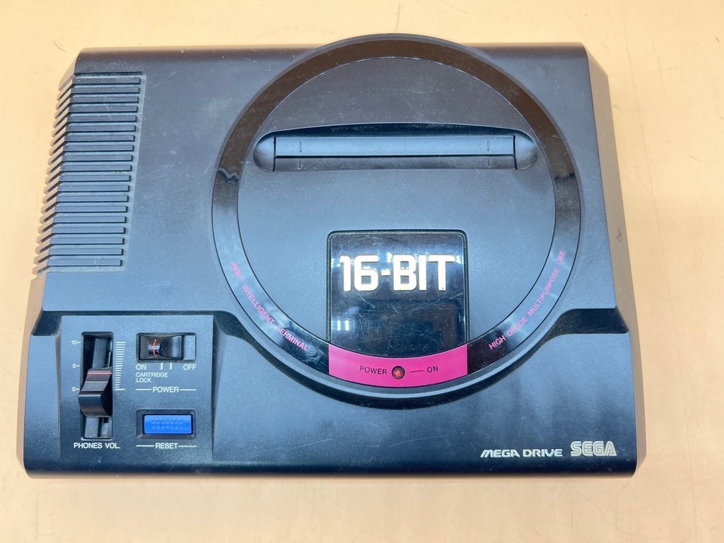 C167〔動作未確認〕SEGA メガドライブ 16-BIT HAAー2510 本体 コントローラー2個付 コード無しの画像3