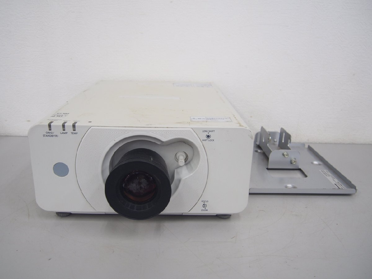 *[2K0307-52] Panasonic Panasonic DLP projector WXGA PT-DW530 100V ET-PKD110S bracket attaching lamp period of use 2009H present condition goods 