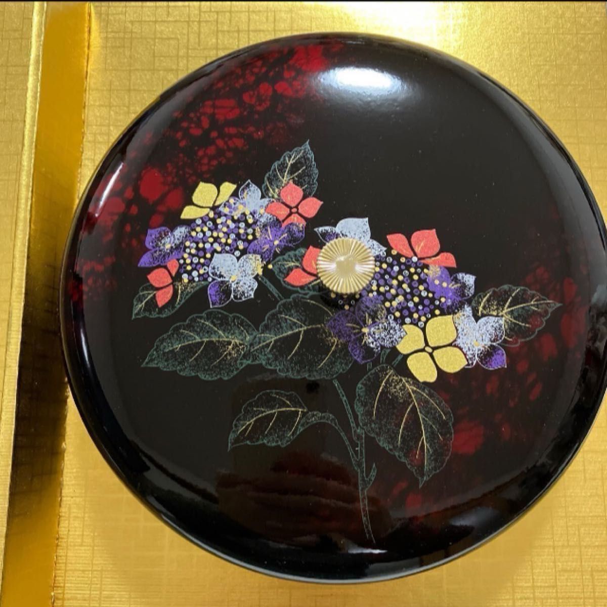 【新品】菓子器  豪華　美品　花柄　蓋付き　直径約18cm  持ち手付き　上品　1点限定早い者勝ち　送料込み　漆塗り　高級品　匿名