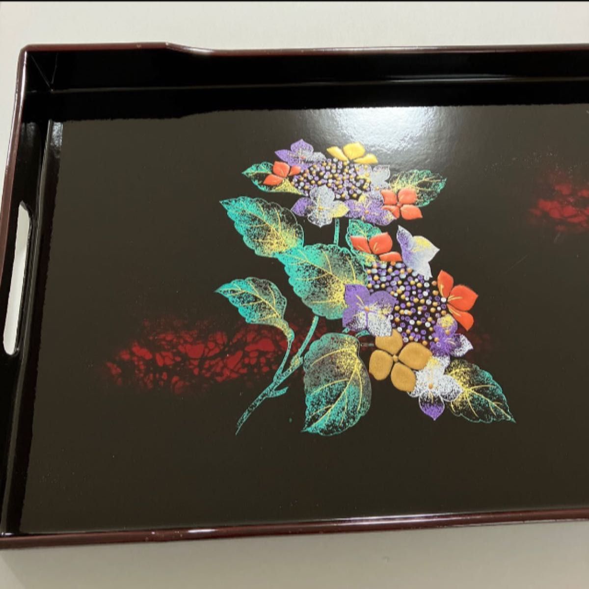 【新品未使用】高級　漆塗り　お盆  貴重　上品　豪華　花柄　長方形　横42cm×21.5cm  高級　 漆器 トレイ 送料込み匿名