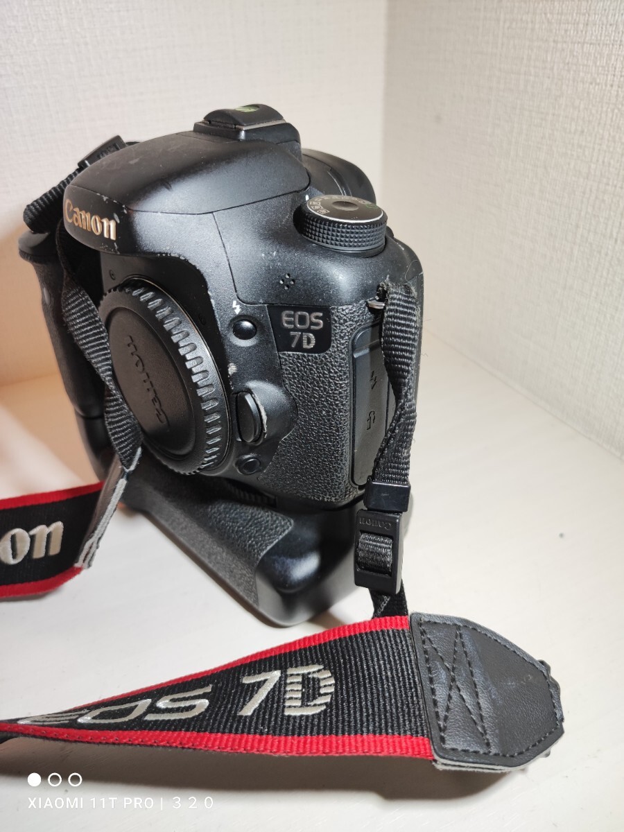 Canon EOS 7D 動作確認済み_細かい塗装剥げが多数あります。