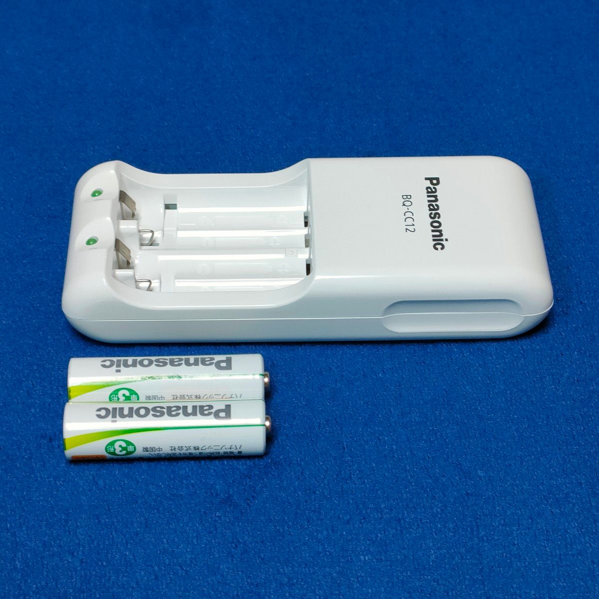 Panasonic  ニッケル水素電池用  急速充電器　・　Panasonic　EVOLTA 　単3形  HHR-3MWS