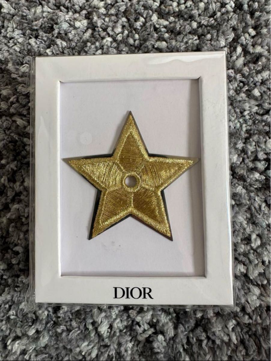 【新品未使用】Dior スター ピンバッジ 非売品 ノベルティ ディオール  星型  ブローチ