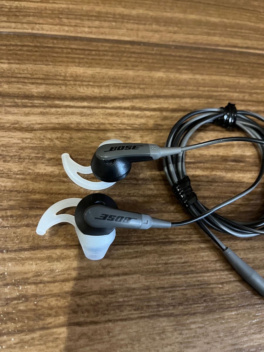 ジャンク　Bose SoundSport in-ear headphones？　イヤホン