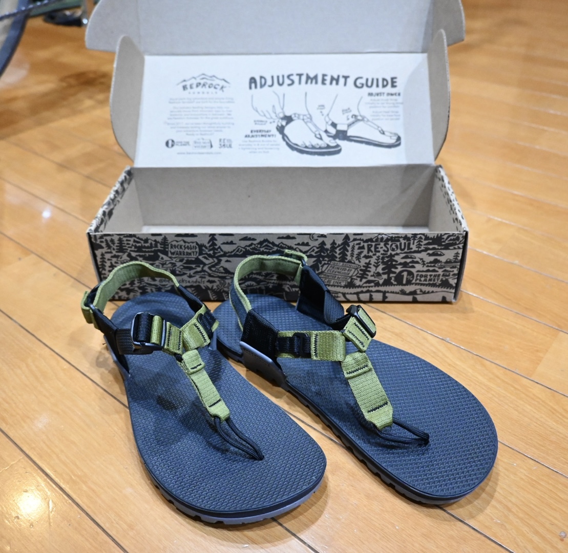  BEDROCK / Cairn Pro II Adventure Sandals 試着のみの美品　サイズUS9-10_画像1