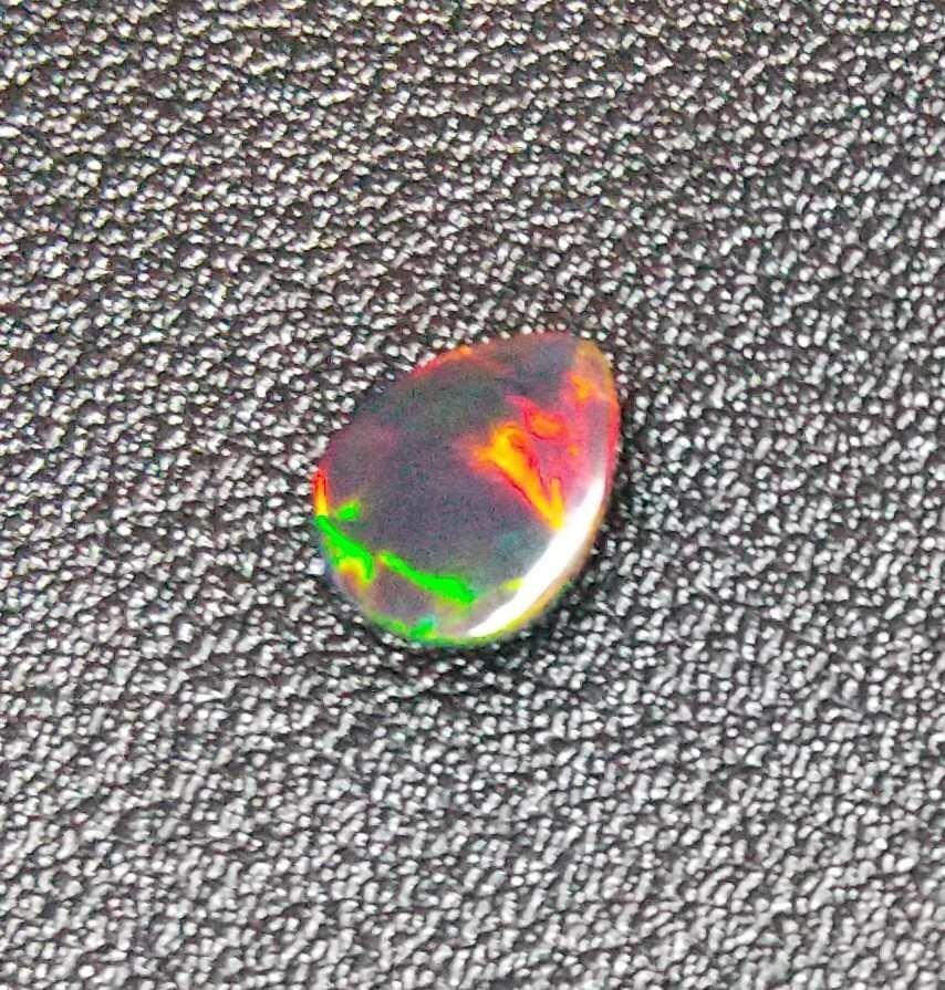 (#u1)ブラックオパール・ 天然エチオピア産・0.60CT 6×8MM 550円~ 売り切り！！の画像2