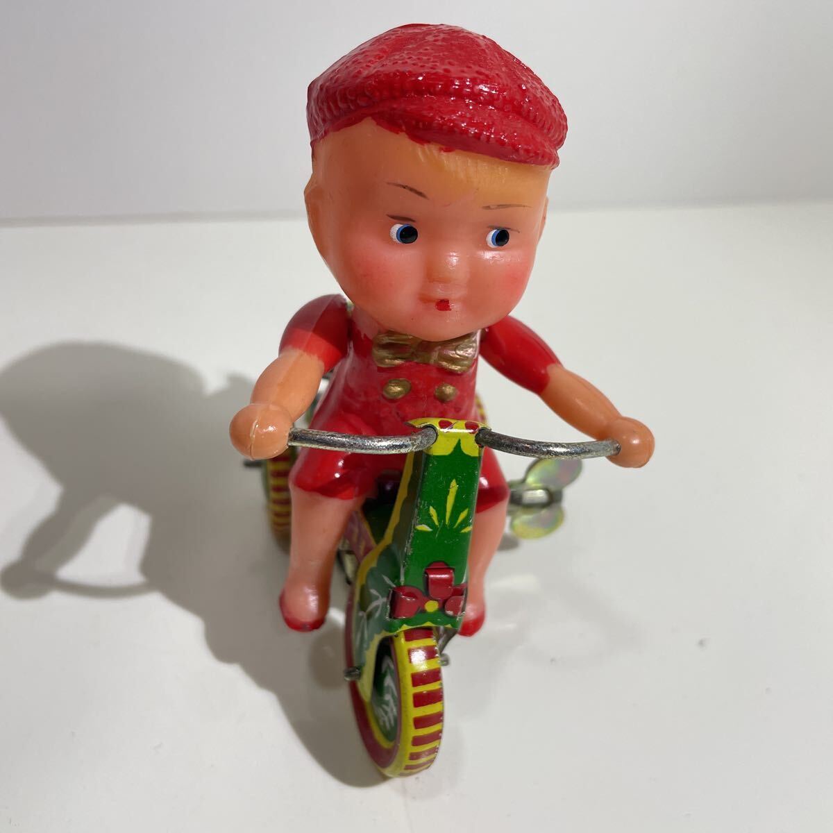 当時物 アンティーク ティントイ チャイルド三輪車 ブリキ トリサイクル RINGING TRICYCLE 子供が乗ったブリキの三輪車 レトロ 中国製 現状_画像3