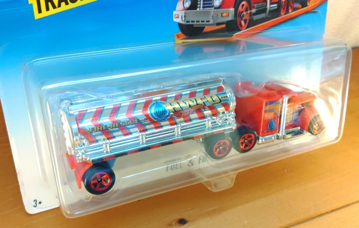 ホットウィール hot wheels トラック トレーラー track stars FUEL&FIRE レールコース走れます　トラクター_画像3