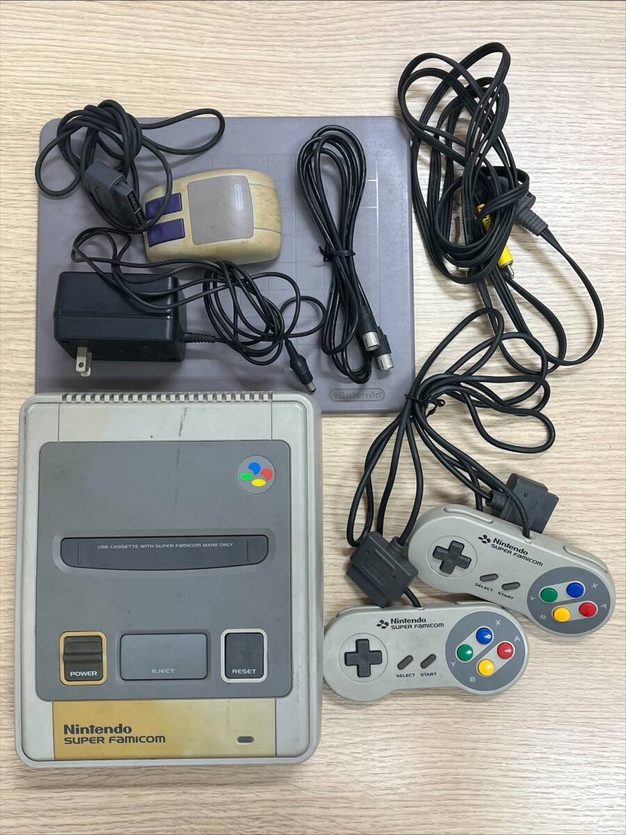 ◇◆3862 任天堂 スーパーファミコン本体 SHVC-001 コントローラー×2 マウス マウスパッド 現状保管品◆◇の画像1