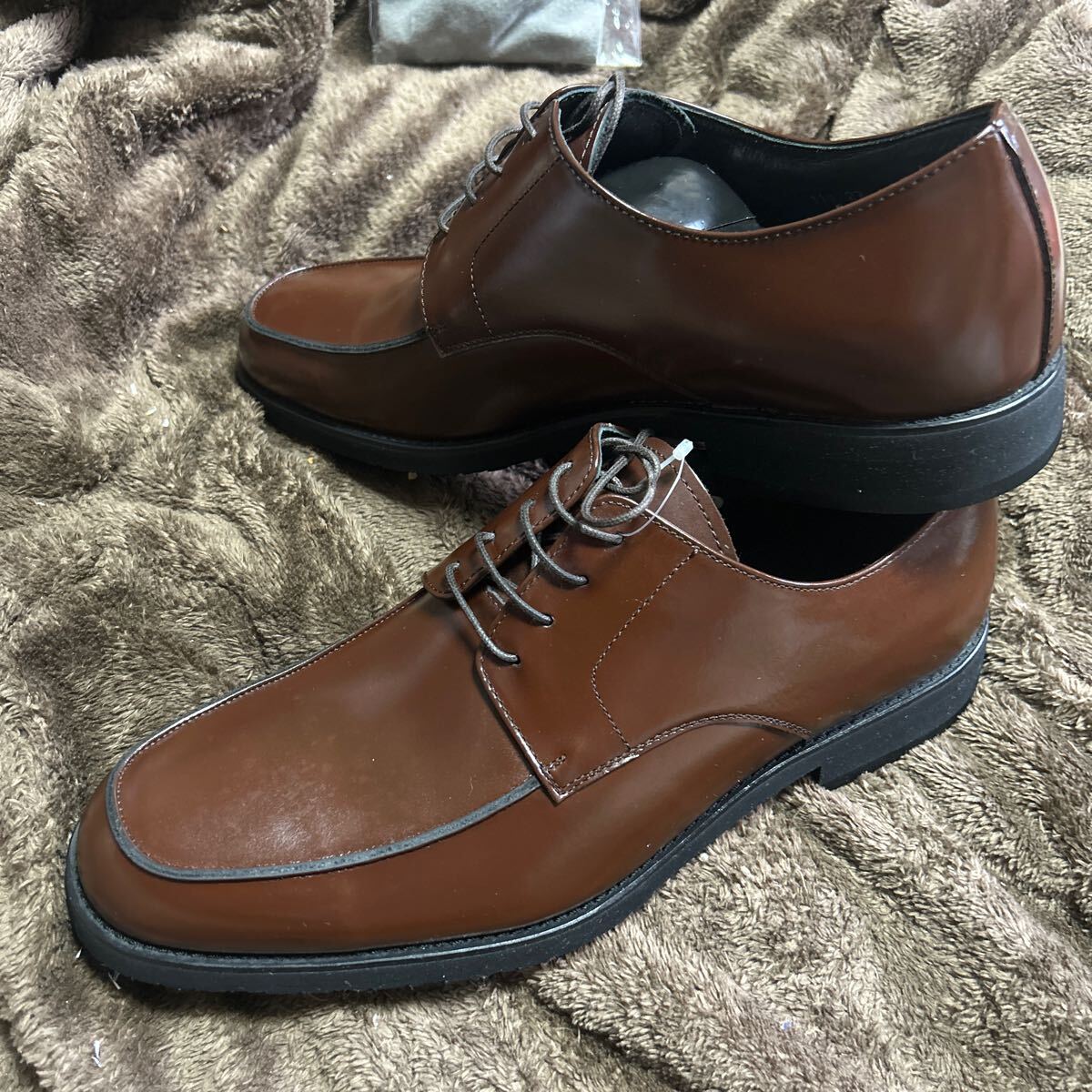 新品未使用！ハッシュパピー（Hush Puppies) メンズ 靴 本革製ビジネスシューズ 外羽根Uチップ 幅広 4E 防水構造 軽量27㎝EEE定価26400円_画像1