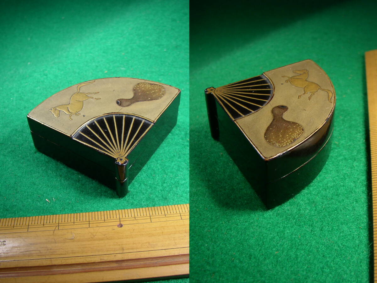 香合　瓢箪に駒の図　黒漆塗..金梨地.金蒔絵.截金.扇面形.江戸.桐製保存箱付.香道.茶道.華道.時代蒔絵.香盆.鍔.刀装具.刀剣_瓢箪に駒の図.細かに趣き良く.丁寧に仕立る