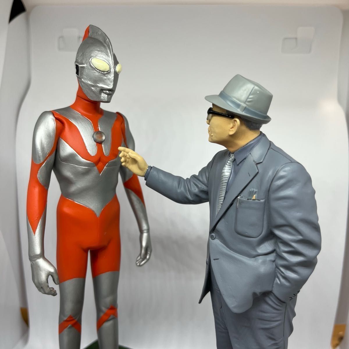 【限定品】円谷英二氏とウルトラマン ポリストーンスタチュー