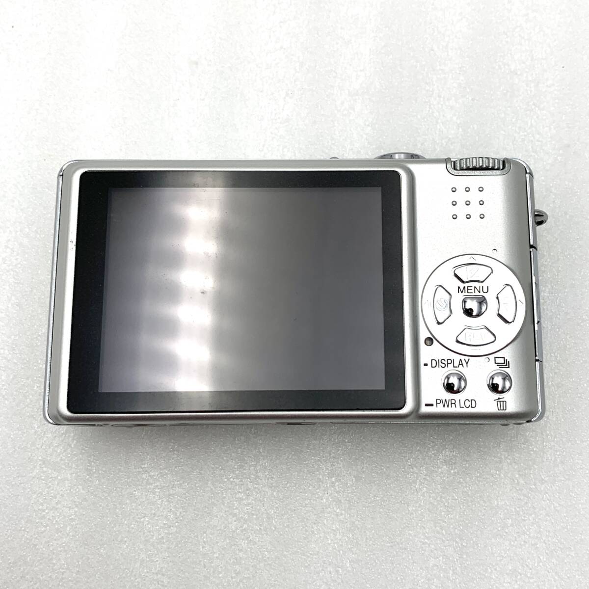 (ジャンク) パナソニック　Panasonic LUMIX DMC-FX9　デジカメ バックライト切れ 通電確認済み 外箱あり 部品取り用　240228143_画像5