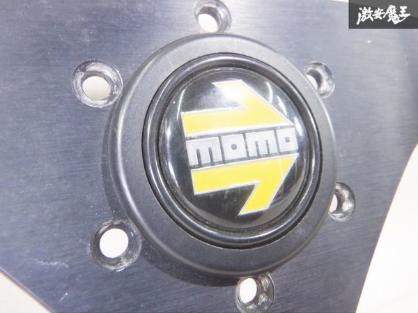 MOMO モモ 汎用 レザー ステアリング ハンドル ホイール 直径 約32.5cm 黒 ブラック ホーンボタン付 即納 棚17L_画像4